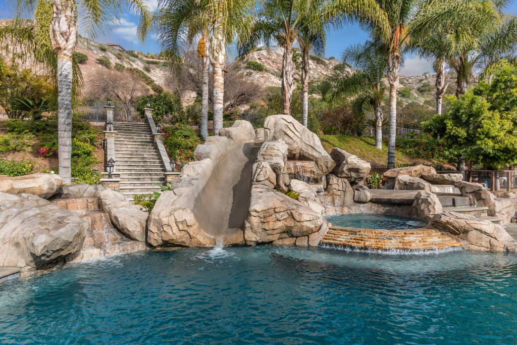 Top 10 Things to Look for in a Pool Contractor
